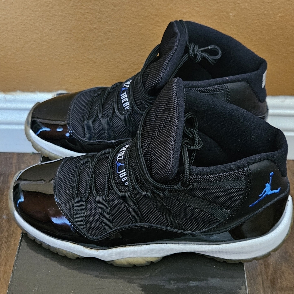 AIR JORDAN RETRO 11S